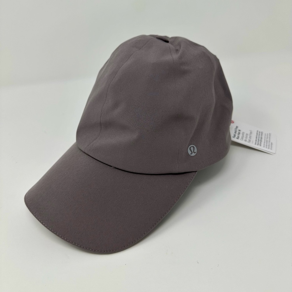 Lululemon dusty lavender run hat. One size. NWT.
